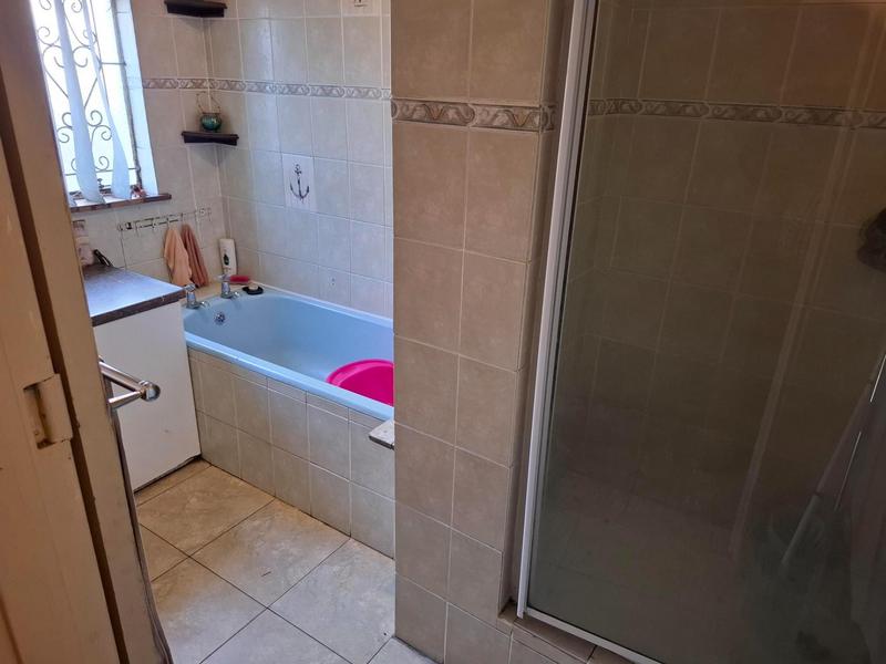 7 Bedroom Property for Sale in Riverton Western Cape